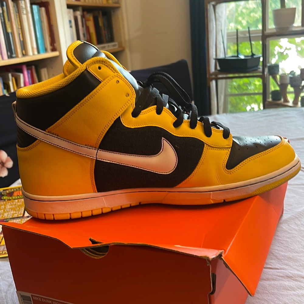 NIKE DUNK HIGH size 15 yellow and black